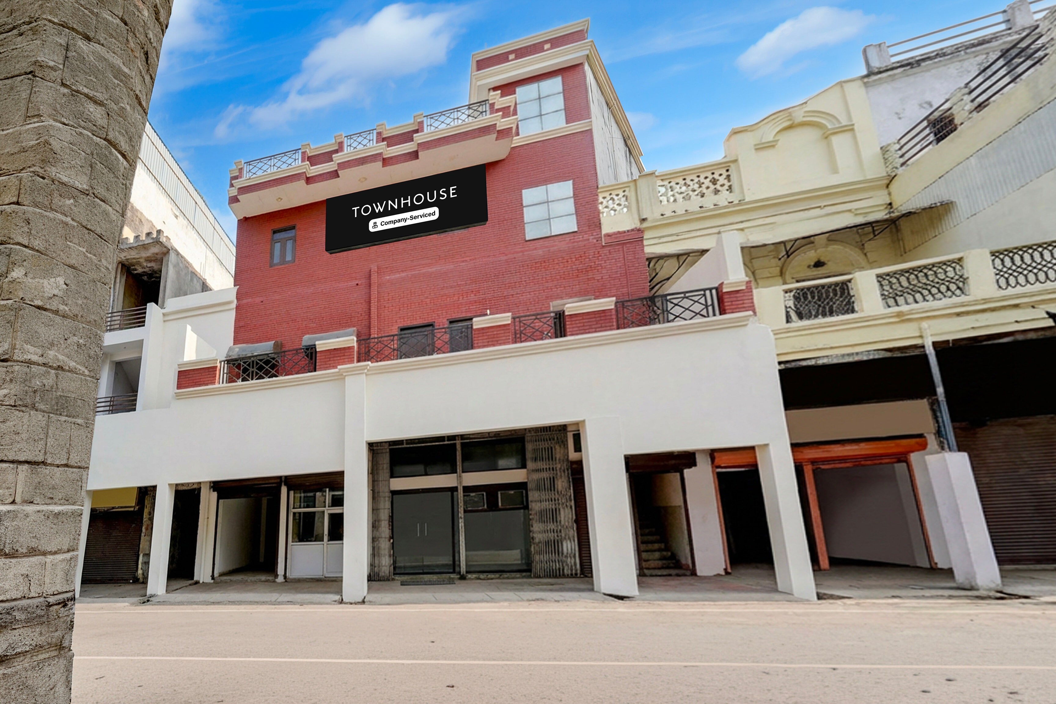 Super OYO Townhouse Prayagraj Railway Station Road Formerly Ganga Niwas - Tap to explore photos