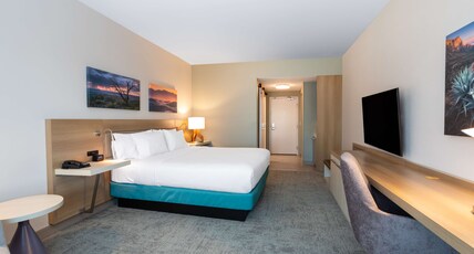 Hilton Garden Inn Albuquerque Downtown Room Type - 1 KING BED