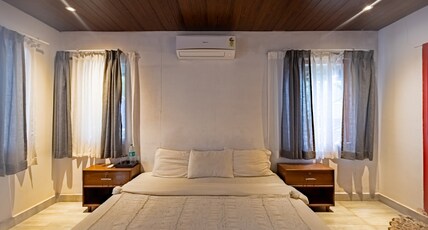 The Beachside Hostel Room Type - DELUXE DOUBLE BED ROOM WITH BALCONY
