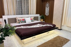 Homly Stays 4BHK Apartment Saket