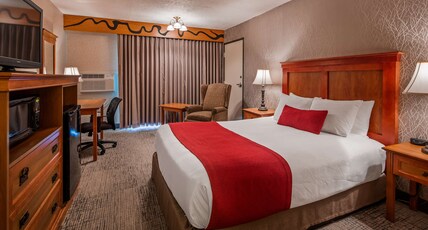 Best Western Plus Rivershore Hotel Room Type - Suite-2 Rooms 1 Bed, Non-Smoking, One King Bed, Twin Size Sofabed, River View, 2 Bathrooms, Two Balc Best Western Plus Rivershore Hotel Room Type - Suite-2 Rooms 1 Bed, Non-Smoking, One King Bed, Twin Size Sofabed, River View, 2 Bathrooms, Two Balc