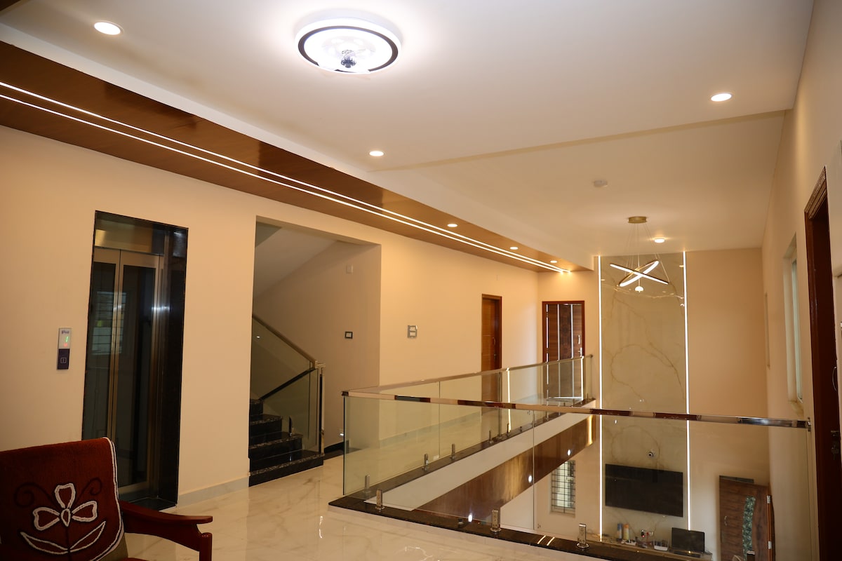 Brand NEW Luxurious Villa behind Taj Hotel - Tap to explore photos