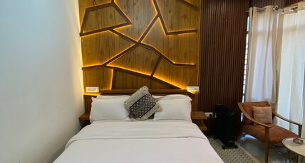 House of Lights, Solan Room Type - Deluxe Queen Room