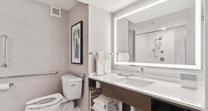 Crowne Plaza Lansing West, an IHG Hotel Room Type - 1 King Mobility Accessible Roll in Shower