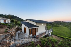 Wattle Grove 2 BR Luxury Wooden Villa