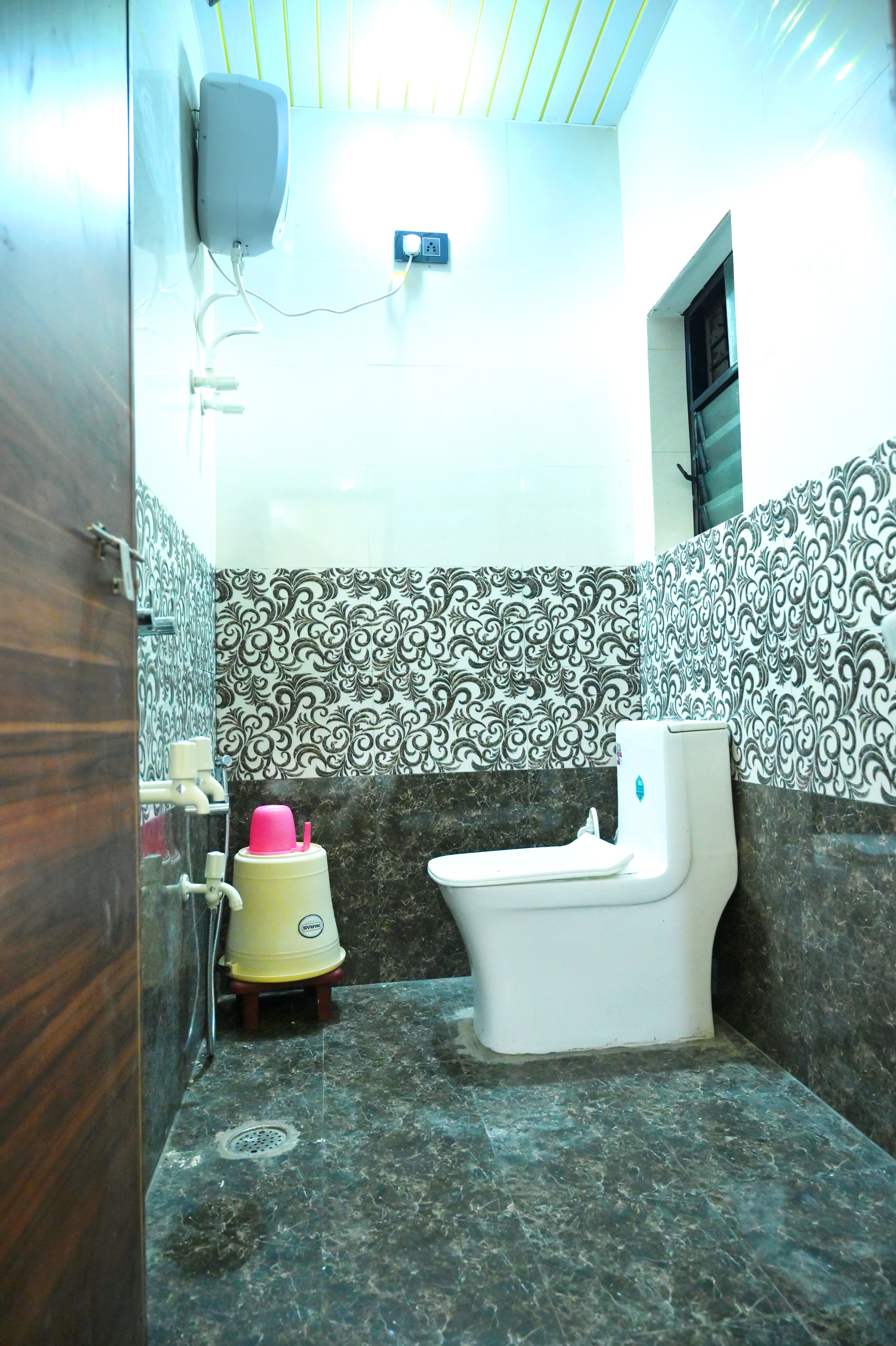 TNT Hotel - Tap to explore photos