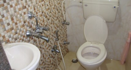 Shree Residency Room Type - Deluxe Ac