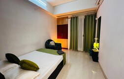 Secondary Room With Shared Bathroom