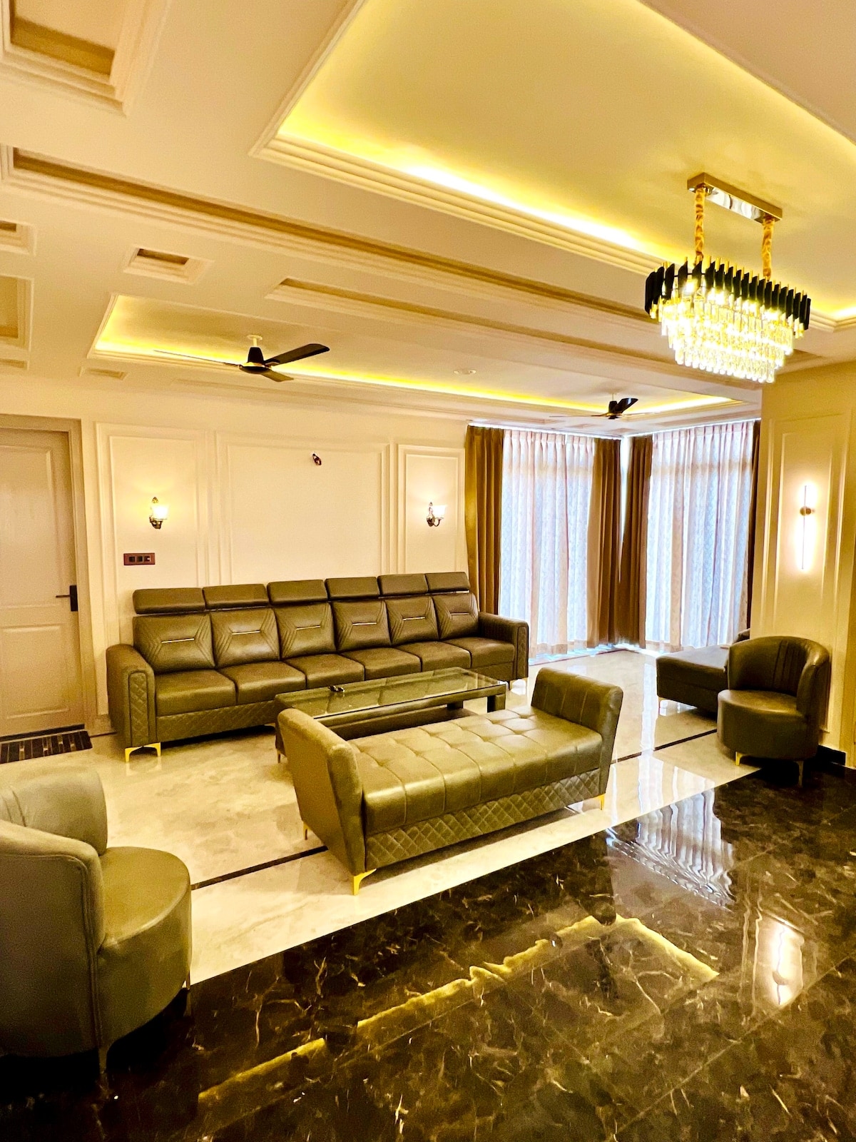 StayEasy Sky Shoots Penthouse near Gomti Nagar - Tap to explore photos