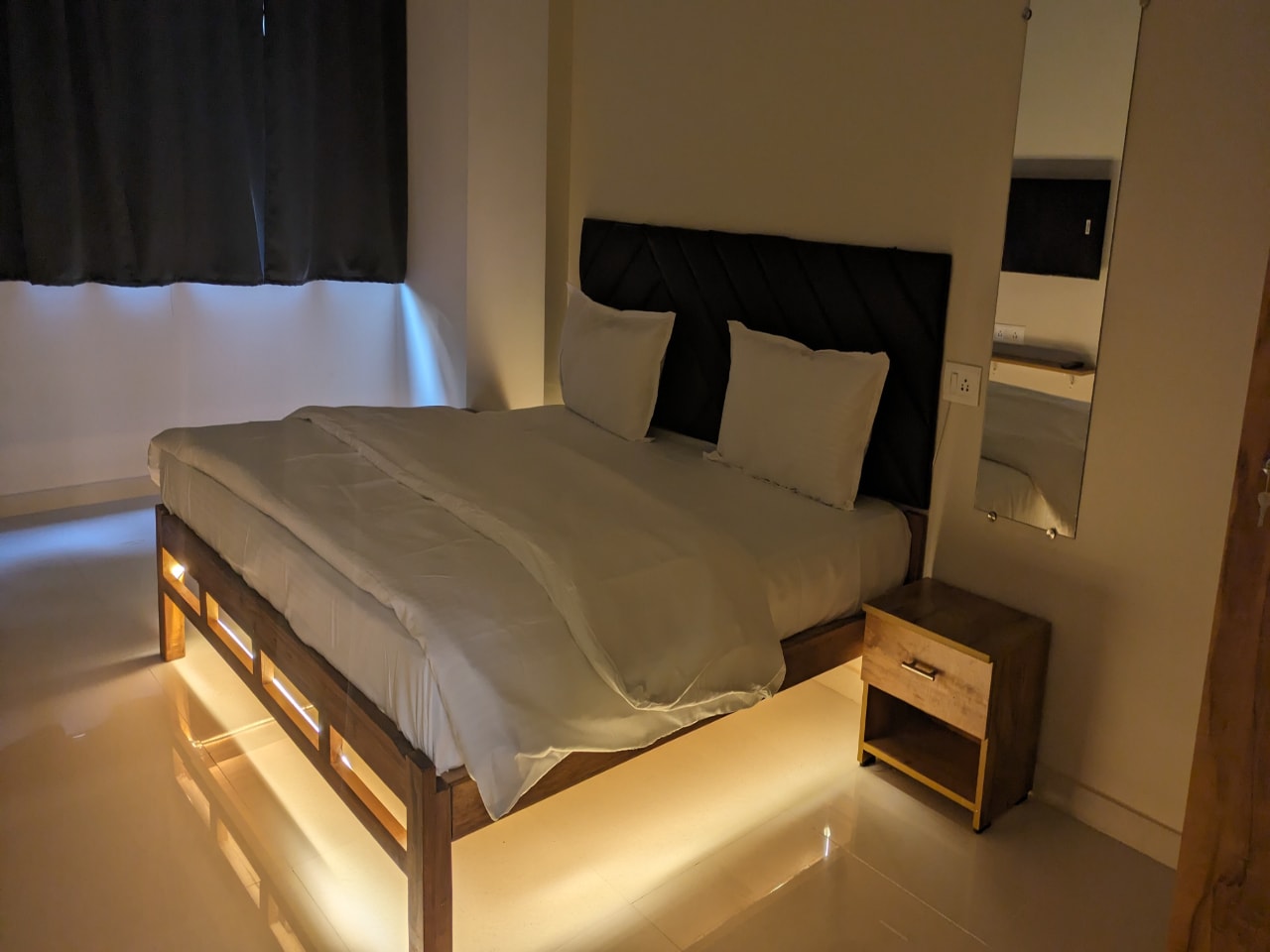 Hotel JDS, Vapi - Tap to explore photos