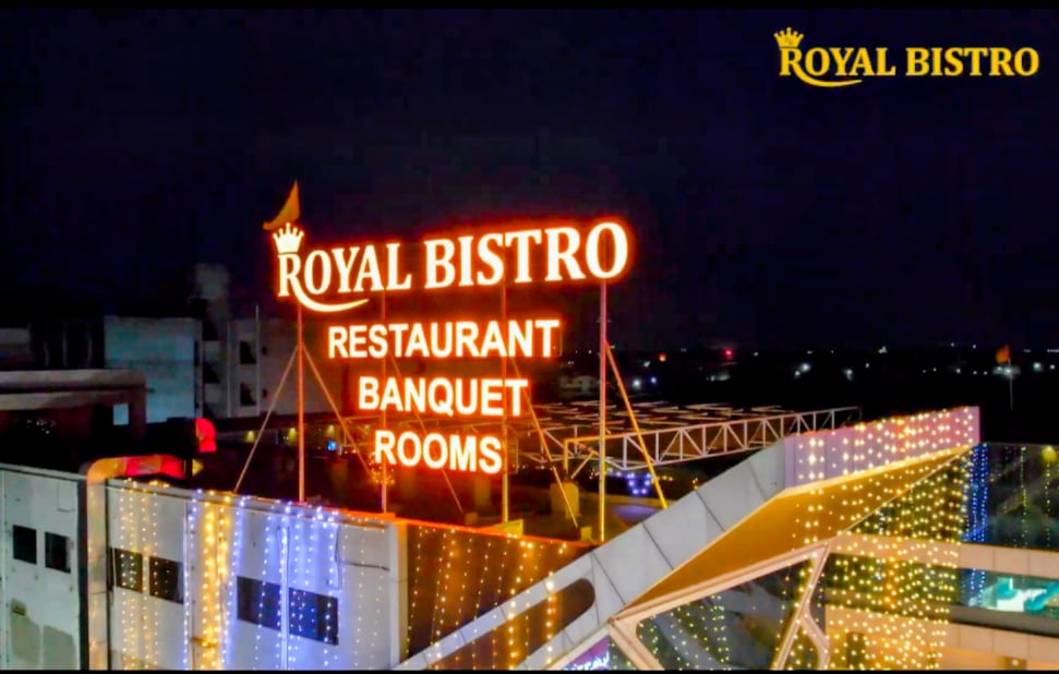 Hotel Royal Bistro - Tap to explore photos