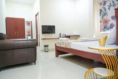 AC Queen Room Near Wipro Circle Gachibowli