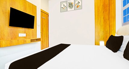 Super Collection O Adajan Formerly Hotel Western Inn Room Type - Deluxe