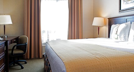 Holiday Inn & Suites WEST EDMONTON Room Type - 1 King Bed Suite