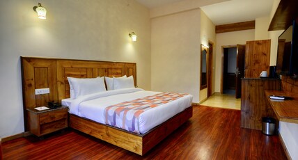 Clarks Inn Suites Manali Room Type - Deluxe room with Private Balcony and King Bed
