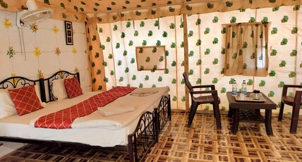 Melody Moon Desert Camp Room Type - Light Moon Premium Tent