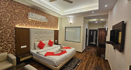Kasauli Continental Resort Room Type - Super Deluxe with balcony (AC)