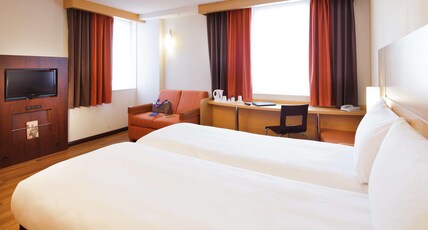 ibis London Blackfriars Room Type - Family room with 1 double bed + sofa bed