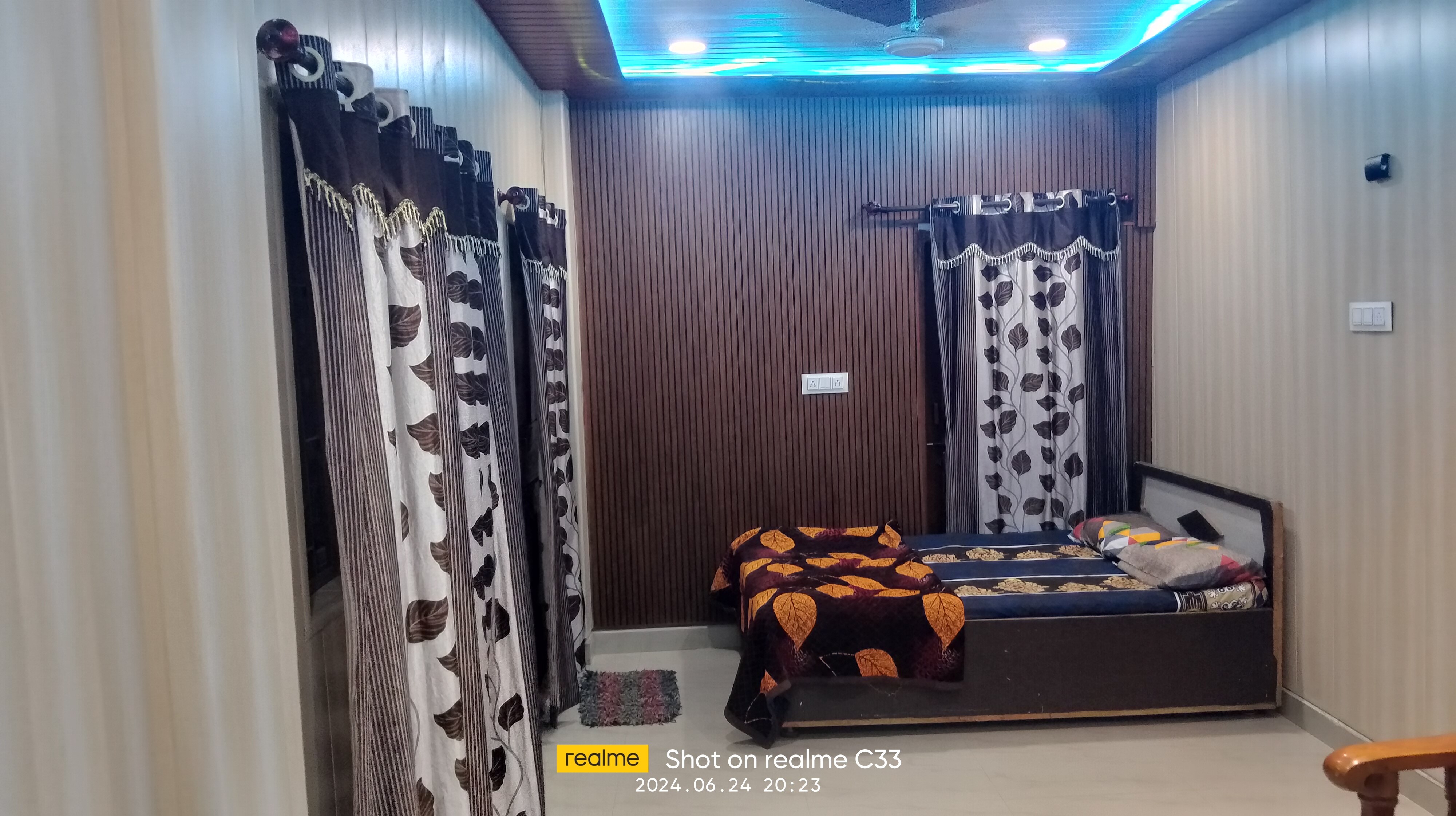 SHIVLOK GUEST HOUSE UJJAIN - Tap to explore photos