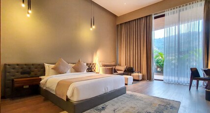 Aria Resort & Spa Room Type - Patio Room (Ground Floor)