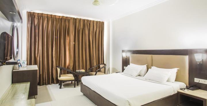 Hotel Pushp Villa - Tap to explore photos