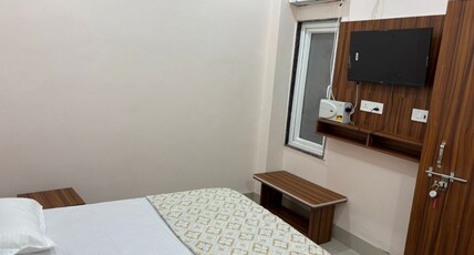 SHREEJEE HOTEL Room Type - Standard Room