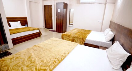 Hotel mahakal Kanak Room Type - AC 3 DOUBLE BED FAMILY ROOM