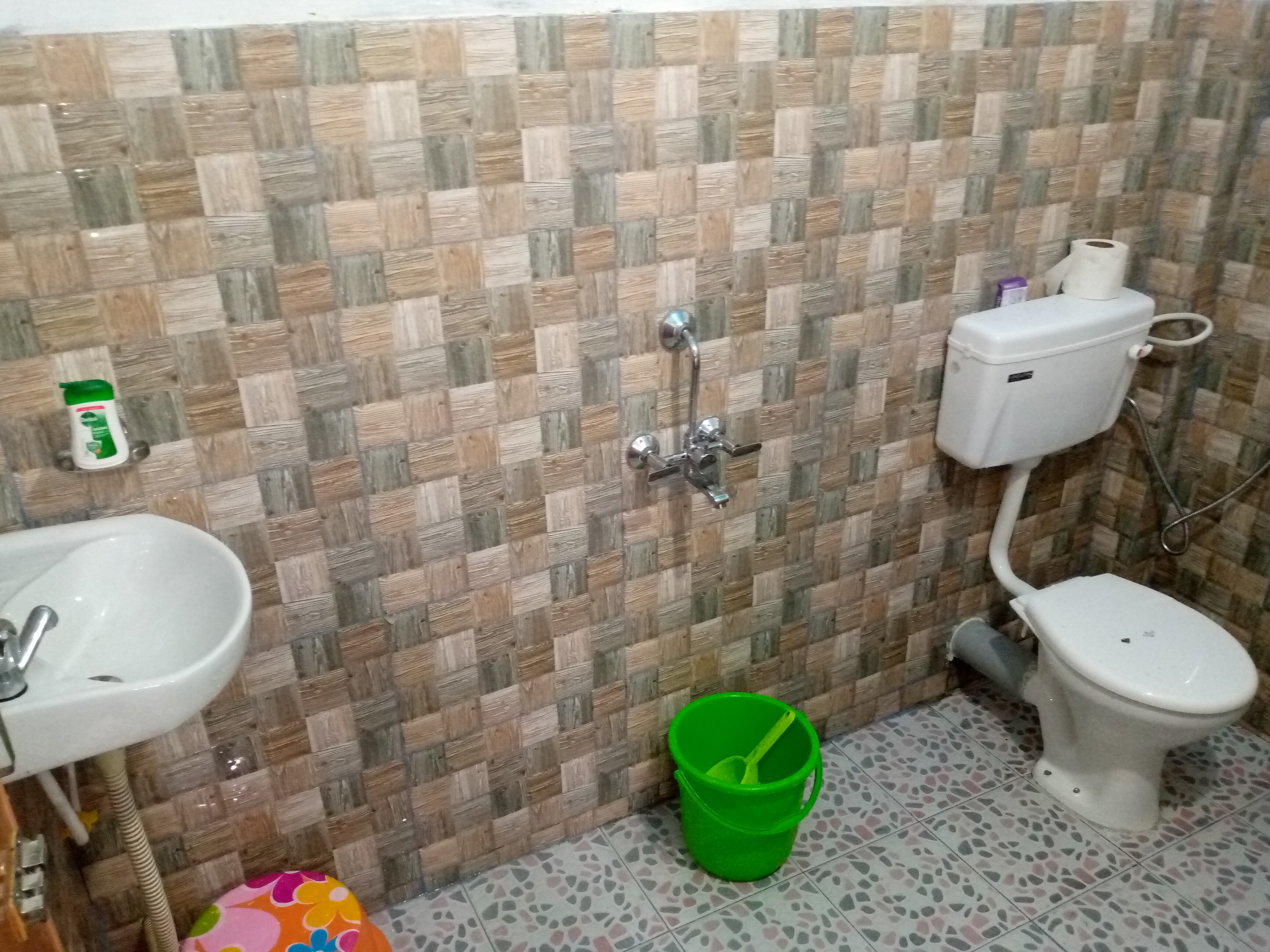 E E Norsi Homestay - Tap to explore photos