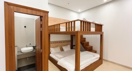 Konnect Inn POD Hotel | Near IGI Airport & Opposite NDLS Room Type - Family Room With Ensuite Bathroom -Suitable for (2-6  Guests)