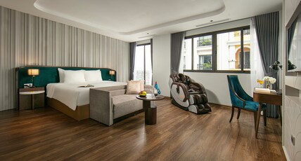 May De Ville Lakeside Hotel Room Type - May De Ville Grand Suite Balcony May De Ville Lakeside Hotel Room Type - May De Ville Grand Suite Balcony