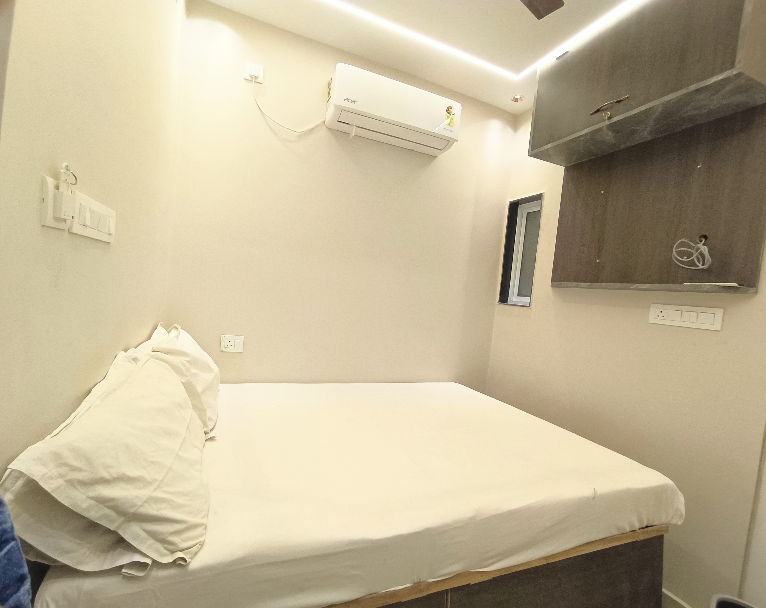 Shree murlidhar residency -Near Kashi Vishwanath Temple - Tap to explore photos