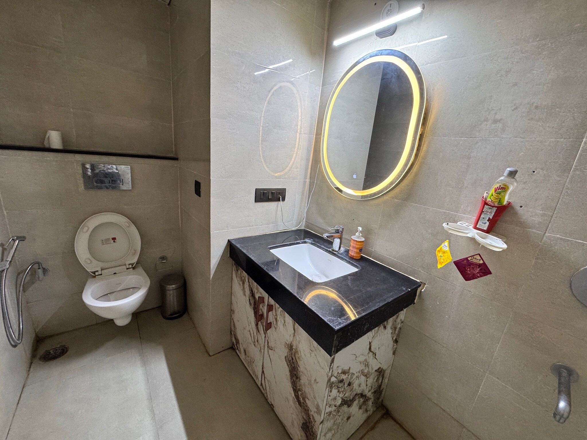 Zoomstay, Omaxe, near palassio mall - Tap to explore photos