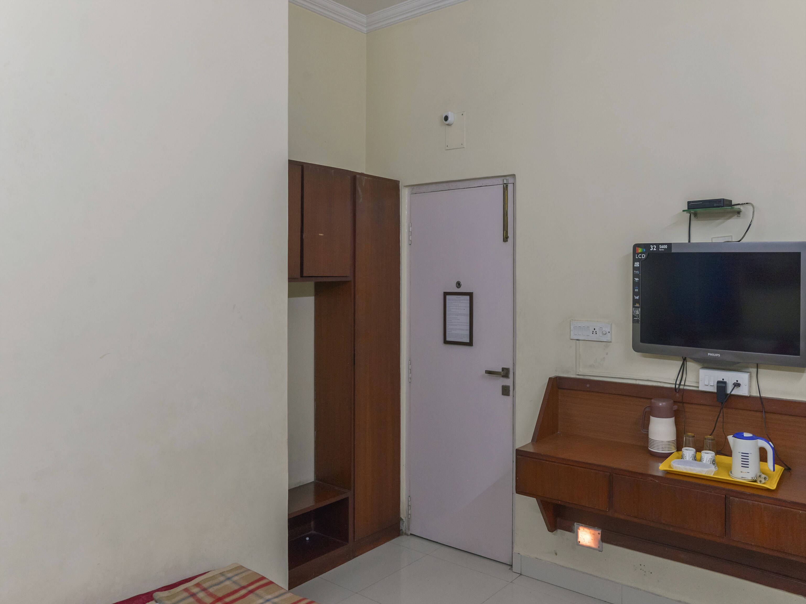 Innra Guest House - Tap to explore photos