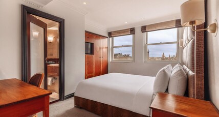 Radisson Blu Hotel, London Leicester Square Room Type - Standard Double - London Eye View