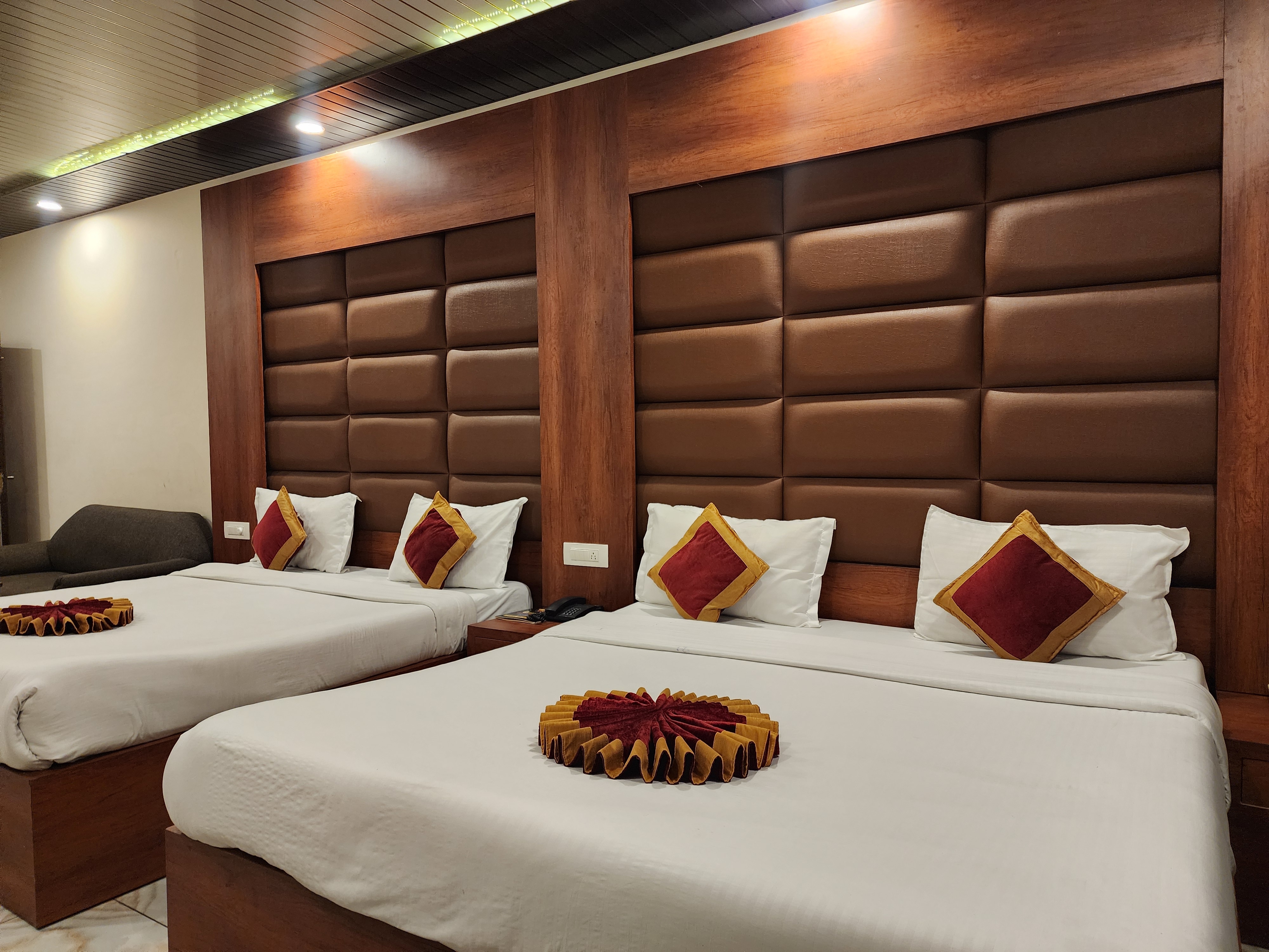 Hotel shanker Palace@ Katra Main Market - Tap to explore photos