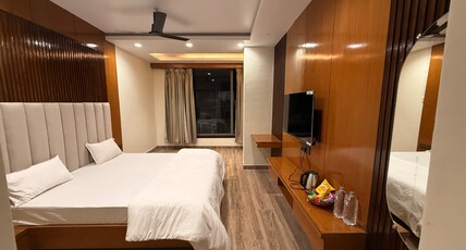 Hotel Shri Siddhi Vinayak Room Type - Deluxe Room