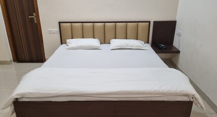 RADHA PALACE Room Type - Deluxe Room - Non AC
