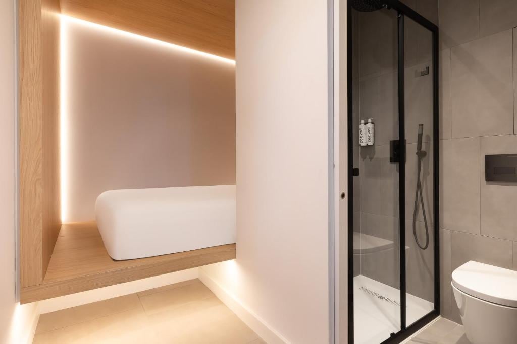 Zedwell Knightsbridge Hotel - Tap to explore photos