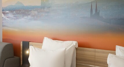 Novotel Clermont Ferrand Room Type - Superior room w  a double bed and sofa that can be converted into double bed