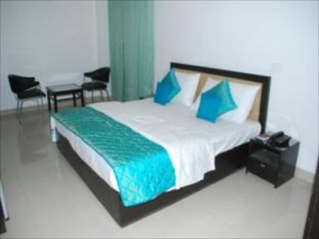 Hotel Sai Shatabdi - Tap to explore photos