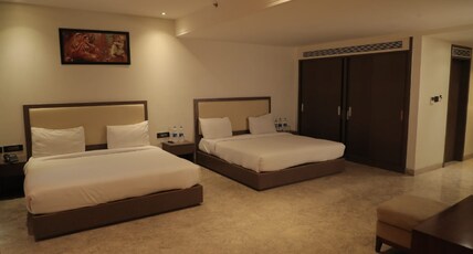 Hotel Centrum By Brijwasi Room Type - Deluxe King Studio