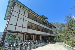 Hotel 100 Petals - Gangtok 12 mins from MG Marg