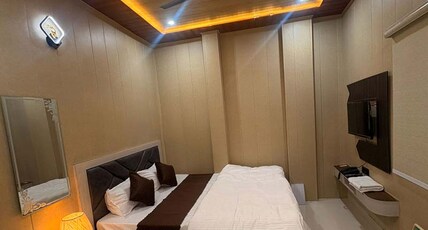 Hotel Riverview iNN Room Type - Standard King Bed Room with City View