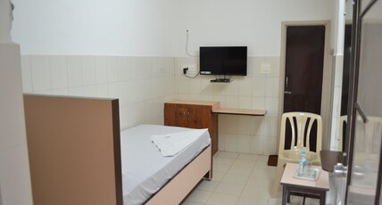 HOTEL ATHIDHI INN Room Type - SINGLE BED ROOM AC