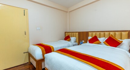 OYO 826 Hotel Hira Palace Room Type - Classic