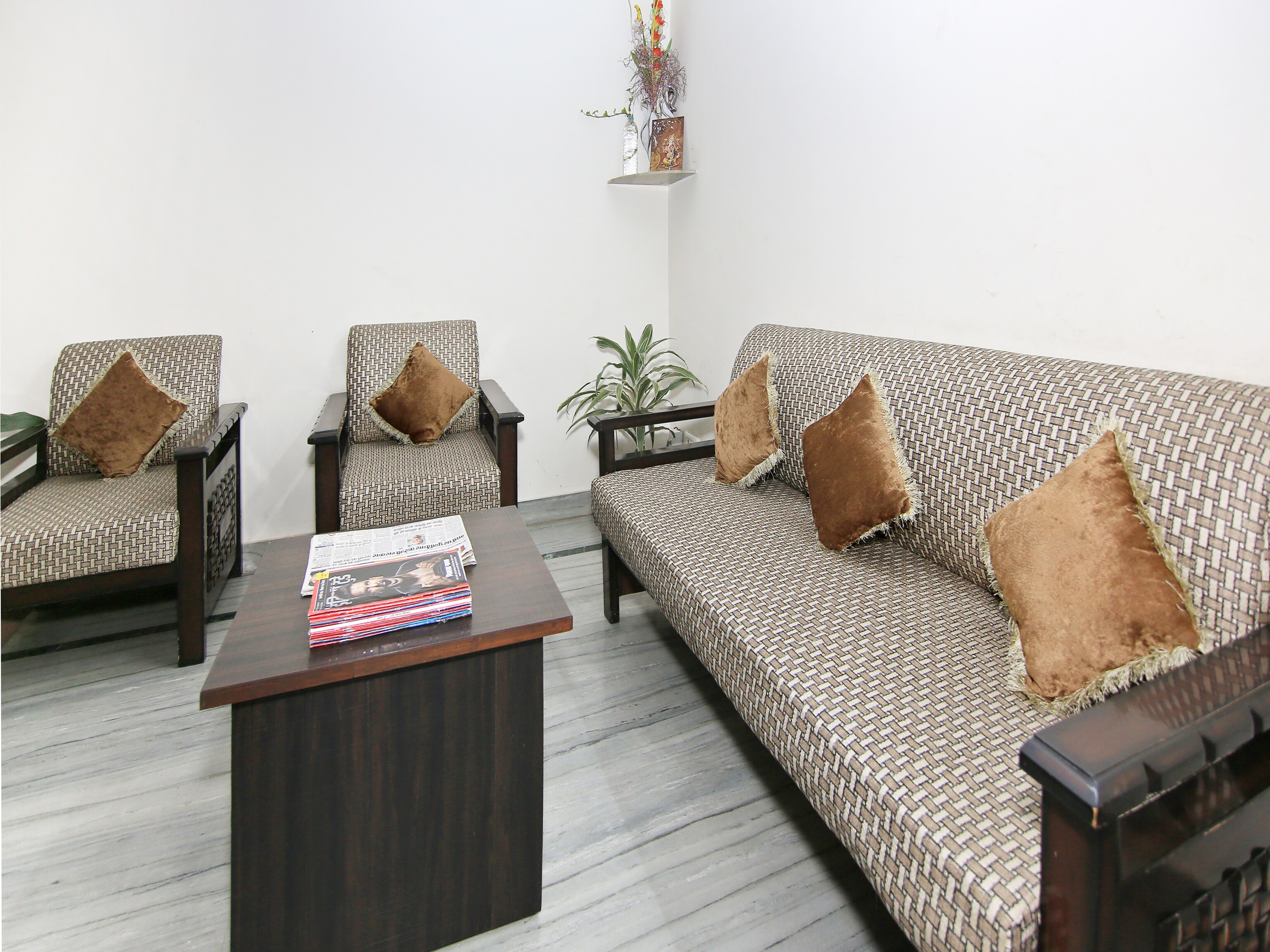 Tanush Homestay - 100 Mtrs Railway Station - Tap to explore photos