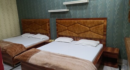 SHRIHIT RADHA MOHAN DHAM Room Type - Family Room