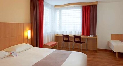 ibis Warszawa Reduta Room Type - FAMILY - Standard Room with 1 double bed and 1 single bed ibis Warszawa Reduta Room Type - FAMILY - Standard Room with 1 double bed and 1 single bed
