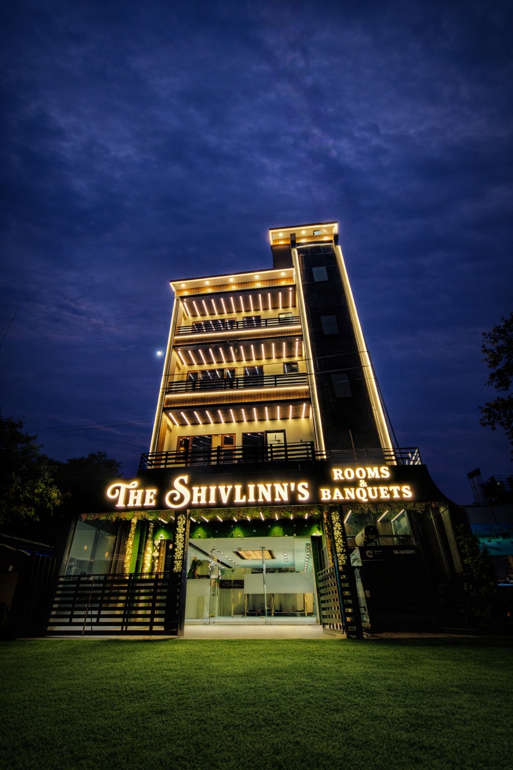 The Shivlinn's Hotel - Tap to explore photos