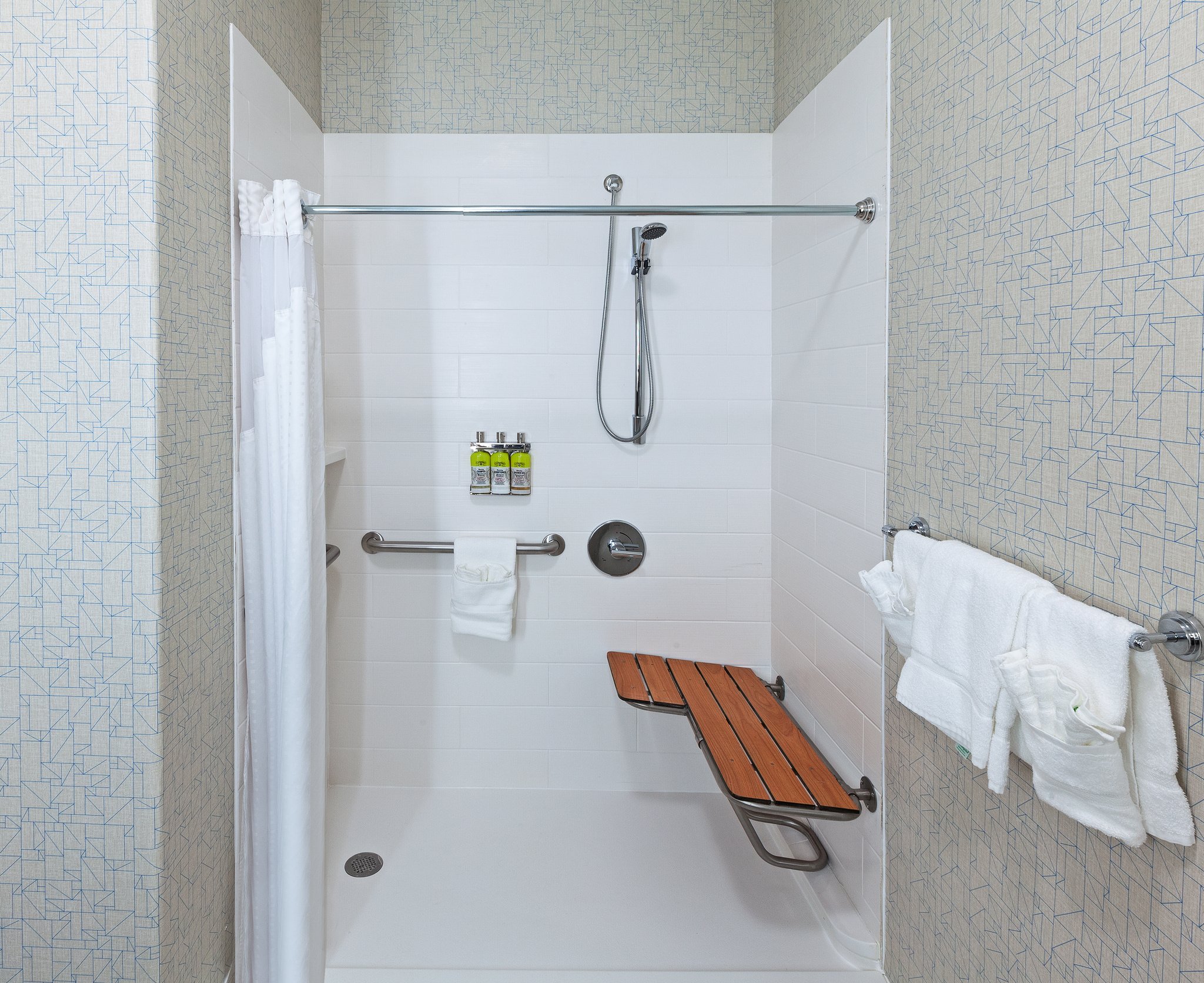 Holiday Inn Express and Suites Longview South I20 - Tap to explore photos